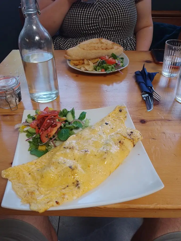 H M_The Grazing Cow_Dunkeswell_review