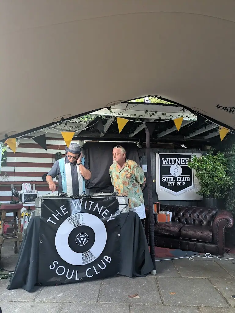 naomi pine_The Three Horseshoes_Ducklington_review