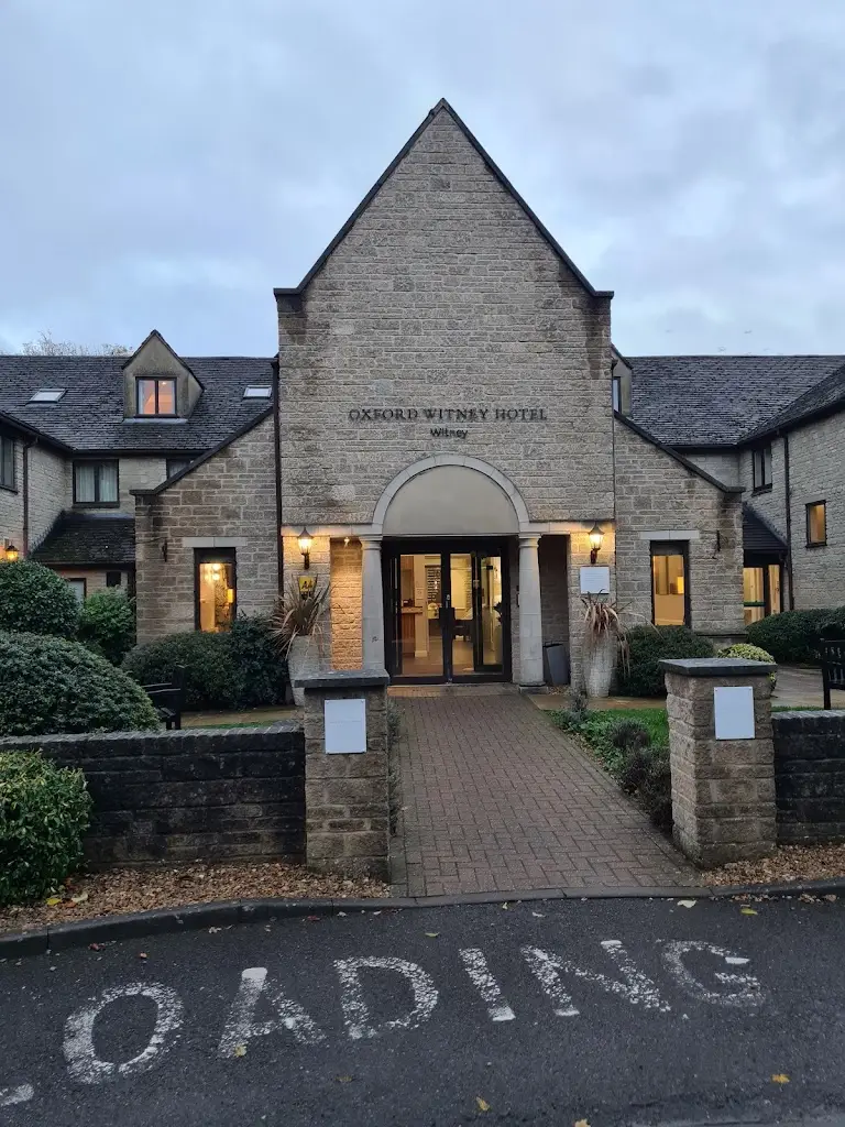 Minhaj Nizam_Oxford Witney Hotel_Ducklington_review