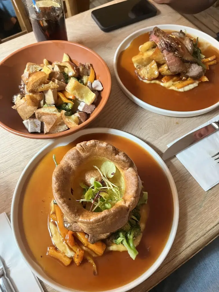 Chloe Parkes_The Hollybush_Ducklington_review