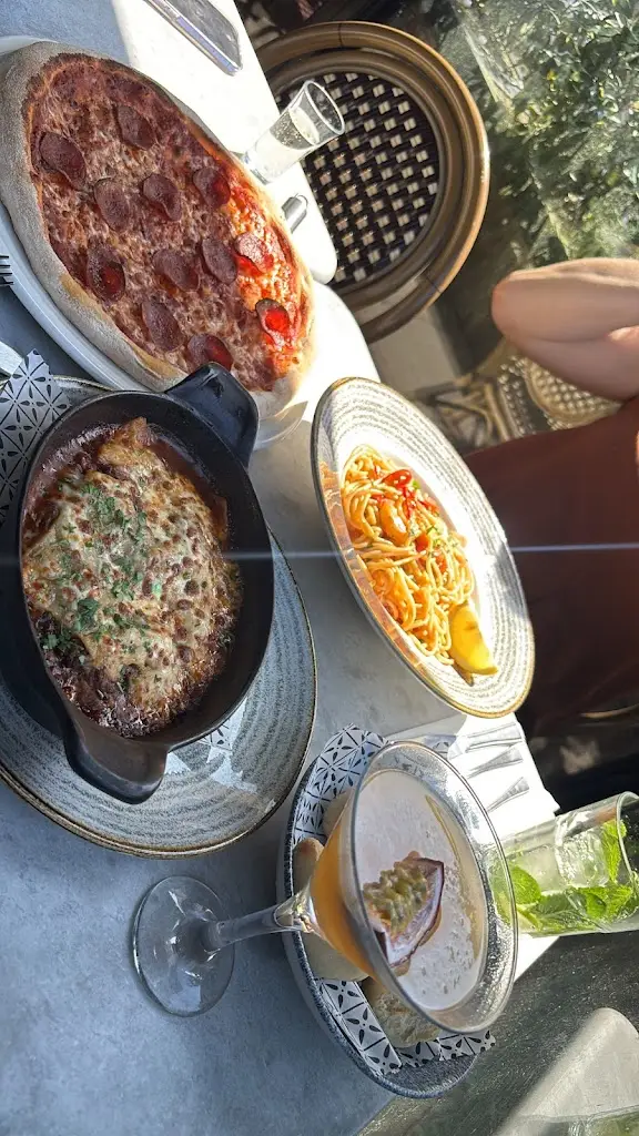 Chloe Collier_Bella Italia_Ducklington_review