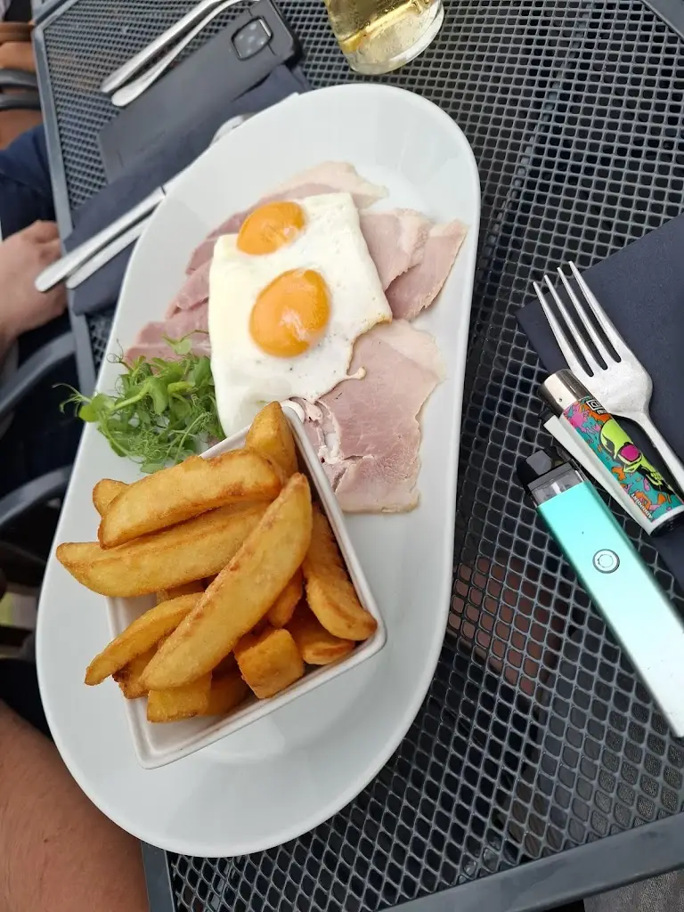 Tamás Kuti_The Windrush Inn_Ducklington_review