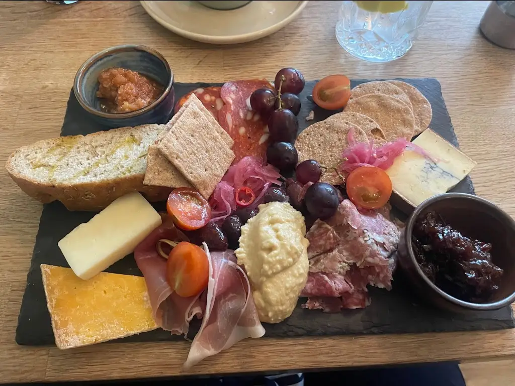 Jennifer Candler_Serino’s Deli & Wine Bar_Eaglescliffe_review