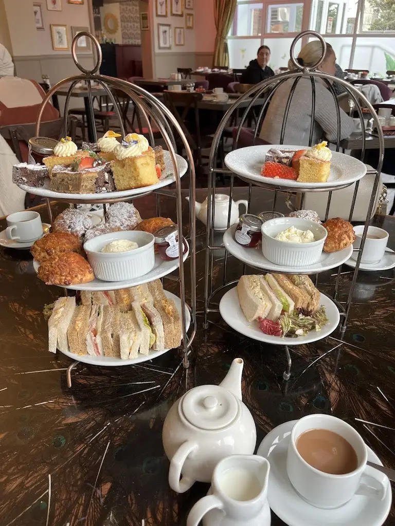 Jessica Walker_The Birdcage_Eaglescliffe_review