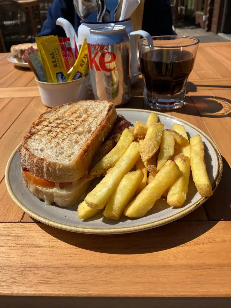 John e_The Boathouse Cafe_Earls Barton_review