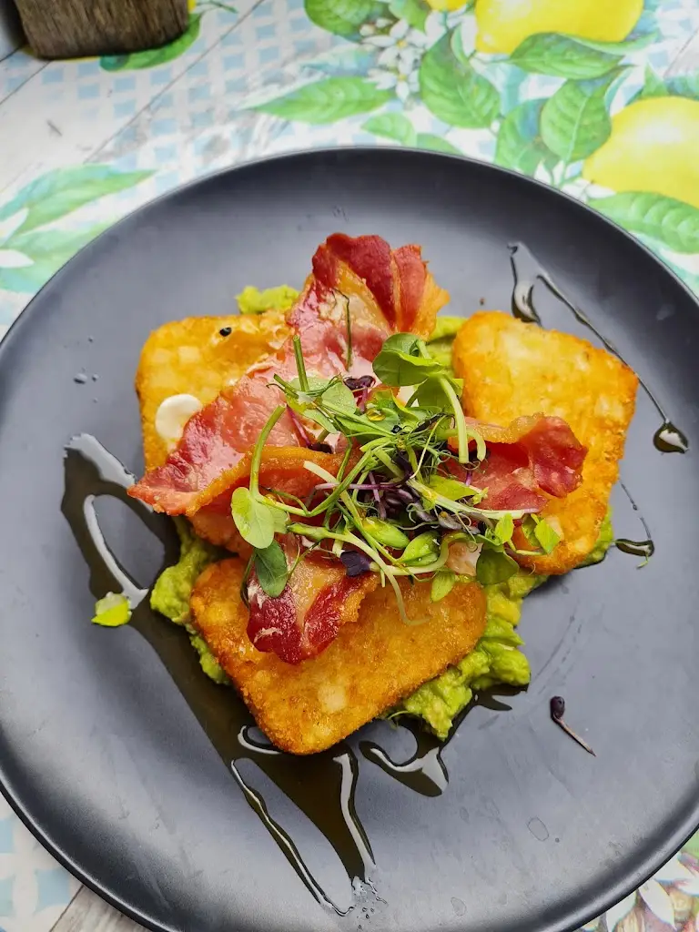 Caro Walker_Oranges & Lemons_East Bergholt_review