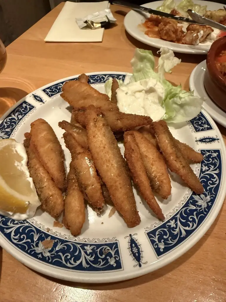 Iain McMillan_La Farola_East Grinstead_review