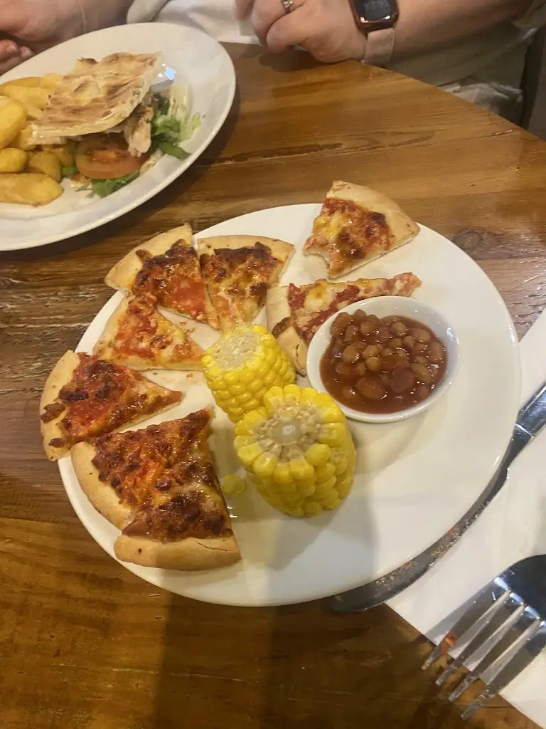 Mark Ngavaite_Halfway House Beefeater_Dunstable_review