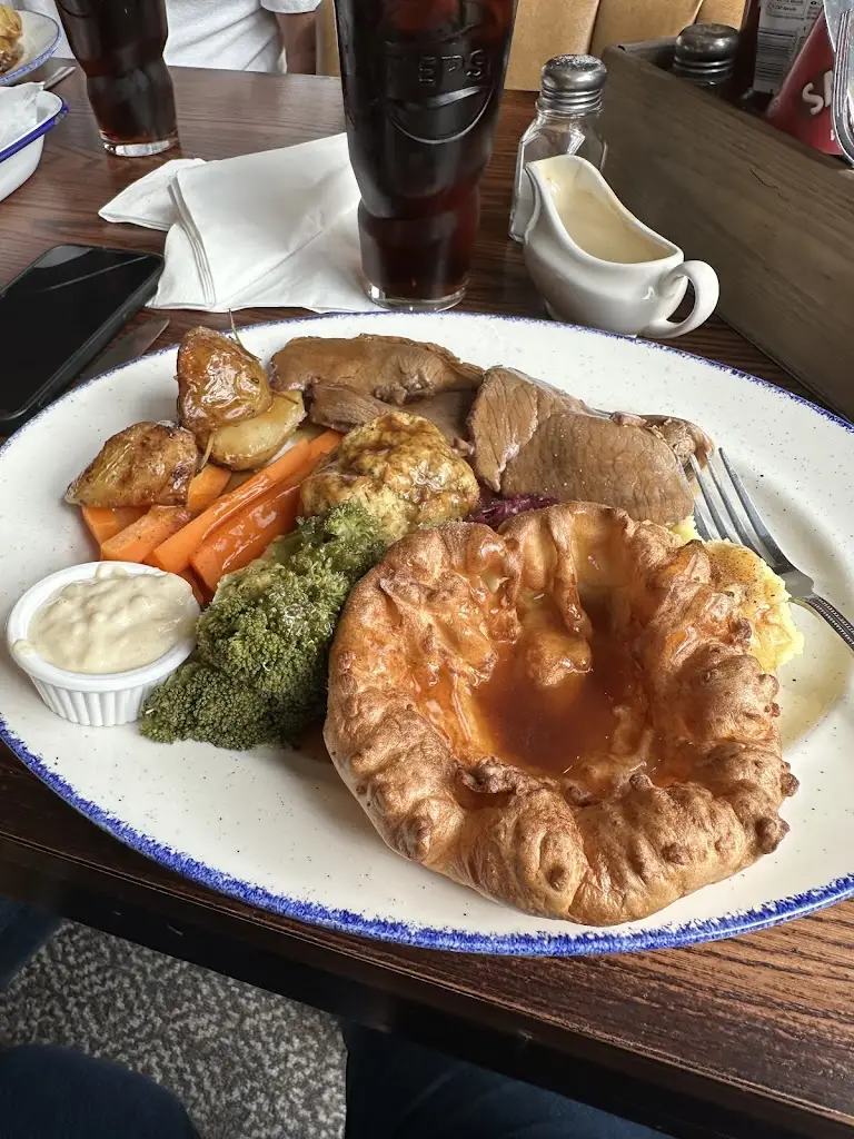 Emma Hamilton_Market Cross_Dunstable_review