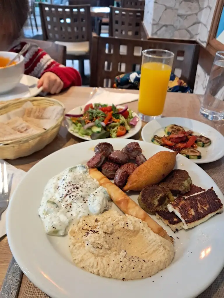 Elvira Fearnley_Amici_Dunstable_review