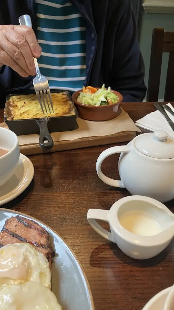 Peter W1951_The White Lion_Dunstable_review