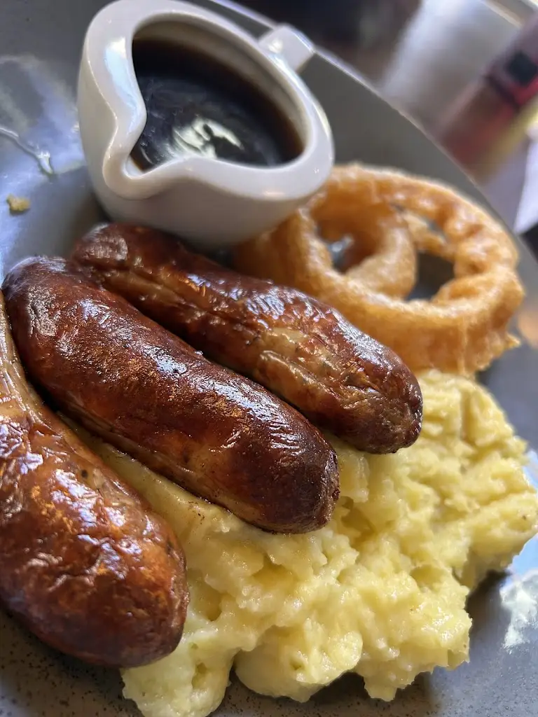 Lisa Swinnerton_The White Lion_Dunstable_review