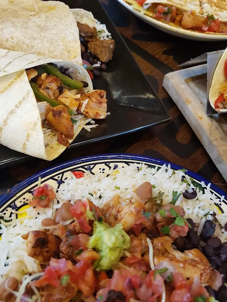 Burrito Mex (حلال) Earlsfield_Earlsfield_slider_image_3