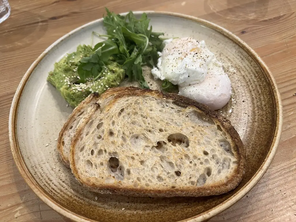 Carrie Gow_Belle Amie_Earlsfield_review