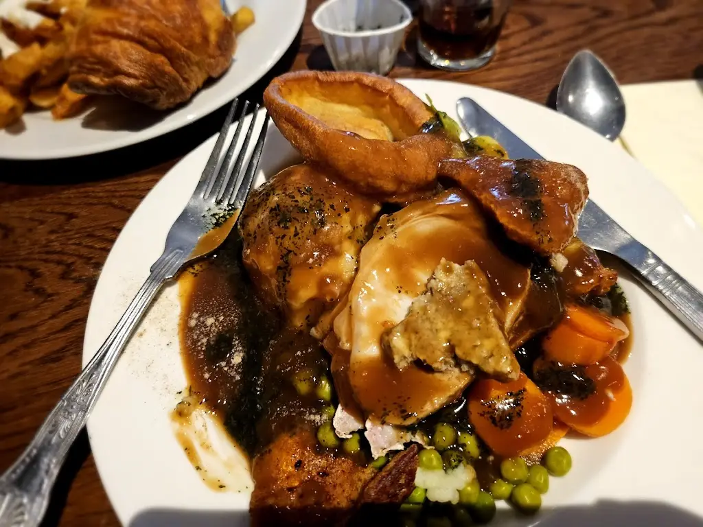 Tina Mhiri_The Travelling Man_East Boldon_review