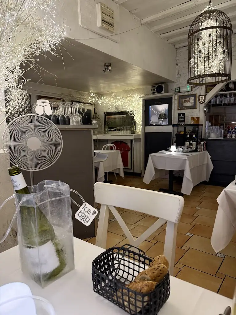 Le Petit Nantais_East Molesey_slider_image_3