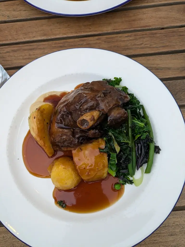 Vivian Tan_The Mute Swan_East Molesey_review