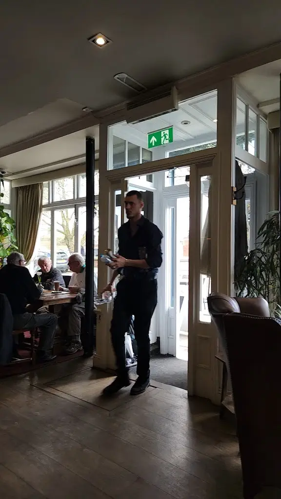 The Mute Swan_East Molesey_slider_image_2