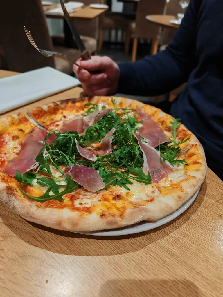 Restaurant Averna_East Molesey_slider_image_2