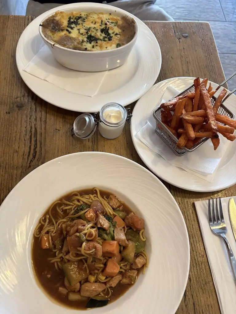 Zsuzsi Tomis_Henry's Kitchen_East Molesey_review