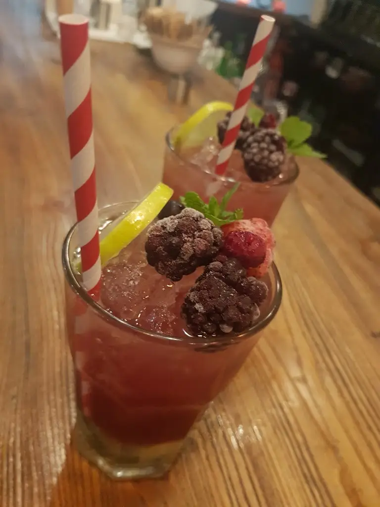 Henry's Kitchen_East Molesey_slider_image_3