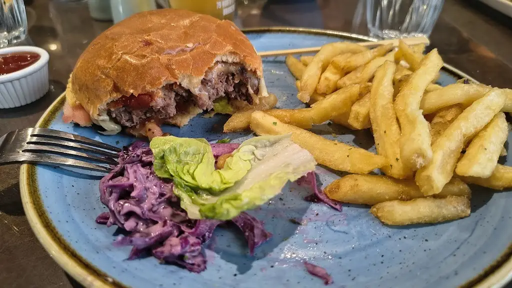 Simon Woodnick_Drifters - East Wittering_East Wittering_review