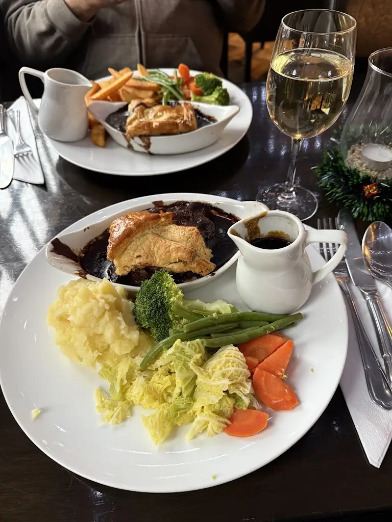 Lady Amanda J_Bush, Blackbird & Thrush_East Peckham_review