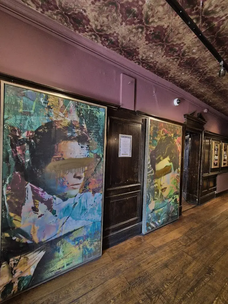 J Lee_Bell Aston Clinton_Aston Clinton_review