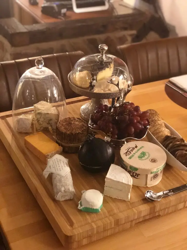 Hammer & Pincers_East Leake_slider_image_3