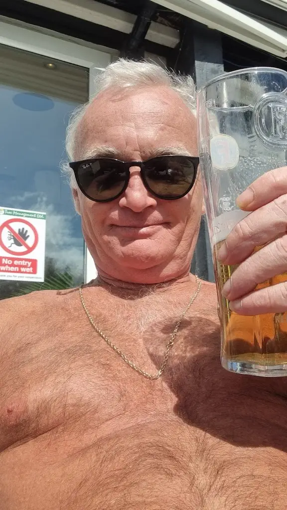 Bradley McCarthy_Palm Tree Sports Bar_Eastchurch_review