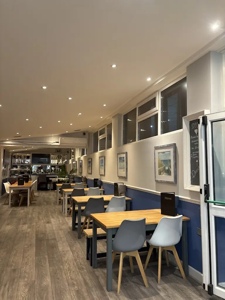 Palm Tree Sports Bar restaurant in Eastchurch