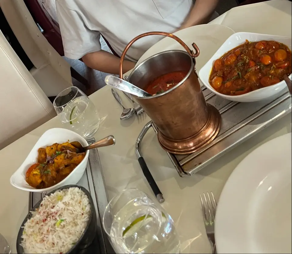 May C_Mela_Aston Clinton_recensione