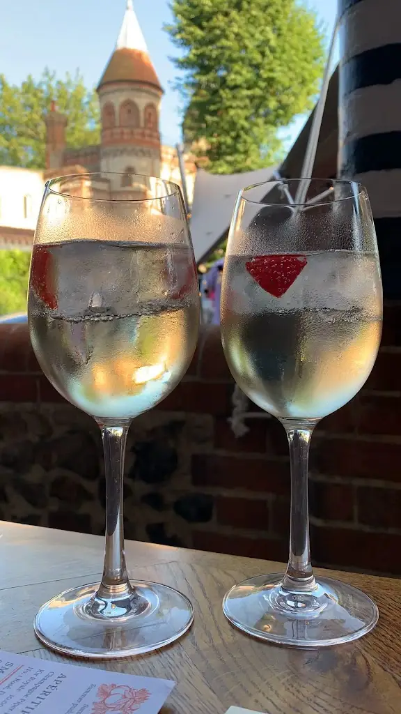 The Duke of Wellington_East Horsley_slider_image_2