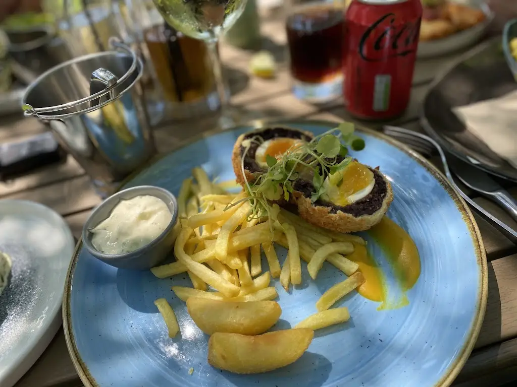 Gemma West_The Plough_East Horsley_review