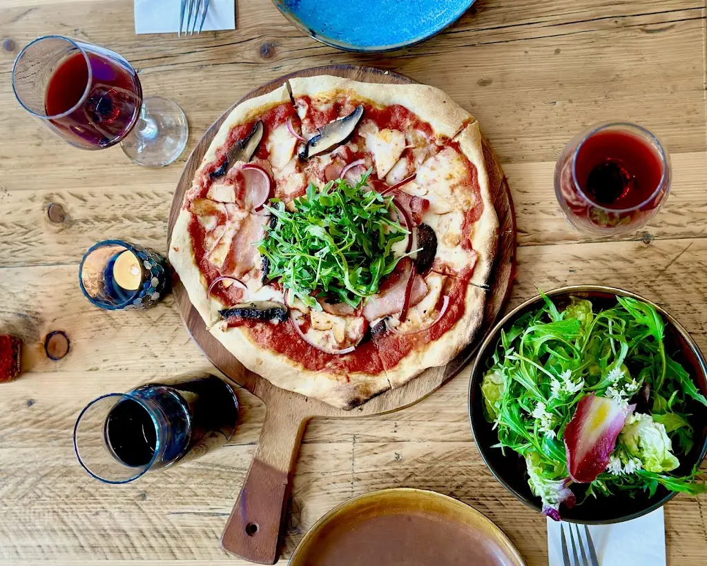 The Queen Stage_East Horsley_slider_image_3