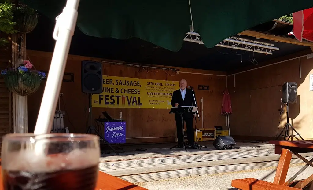 Lee Cronin_White Horse_Eaton Bray_review