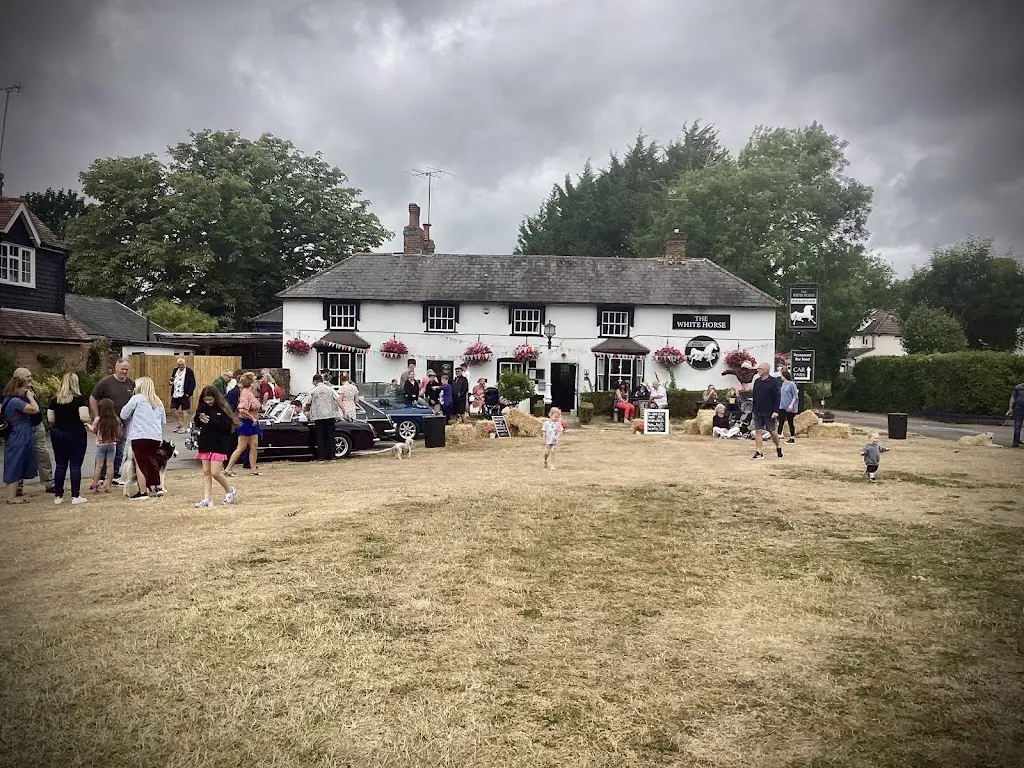 White Horse_Eaton Bray_slider_image_3