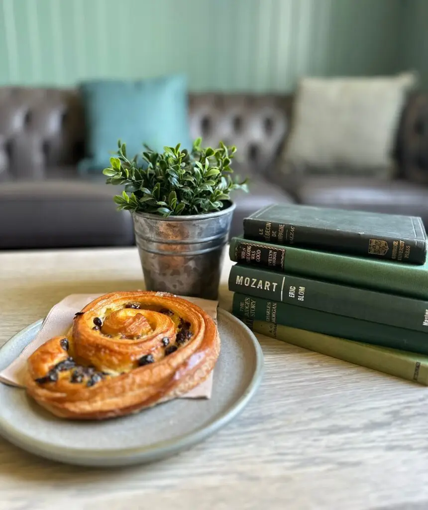 The Lazy Goose - Coffee House & Bedrooms_Eastington_slider_image_2