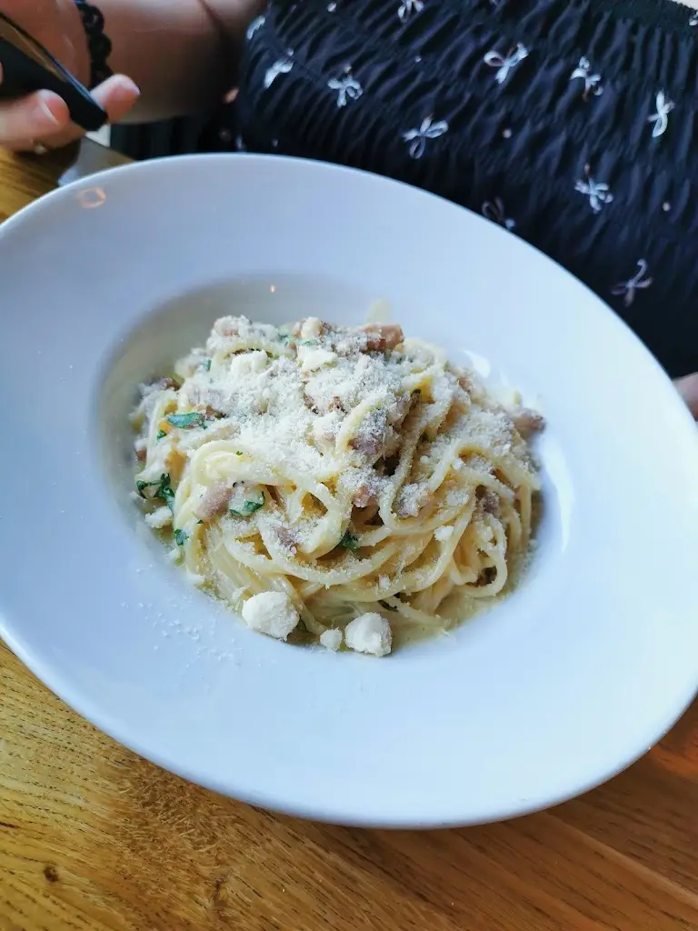 Aeryn Morgan_La Campagna_Eastington_review