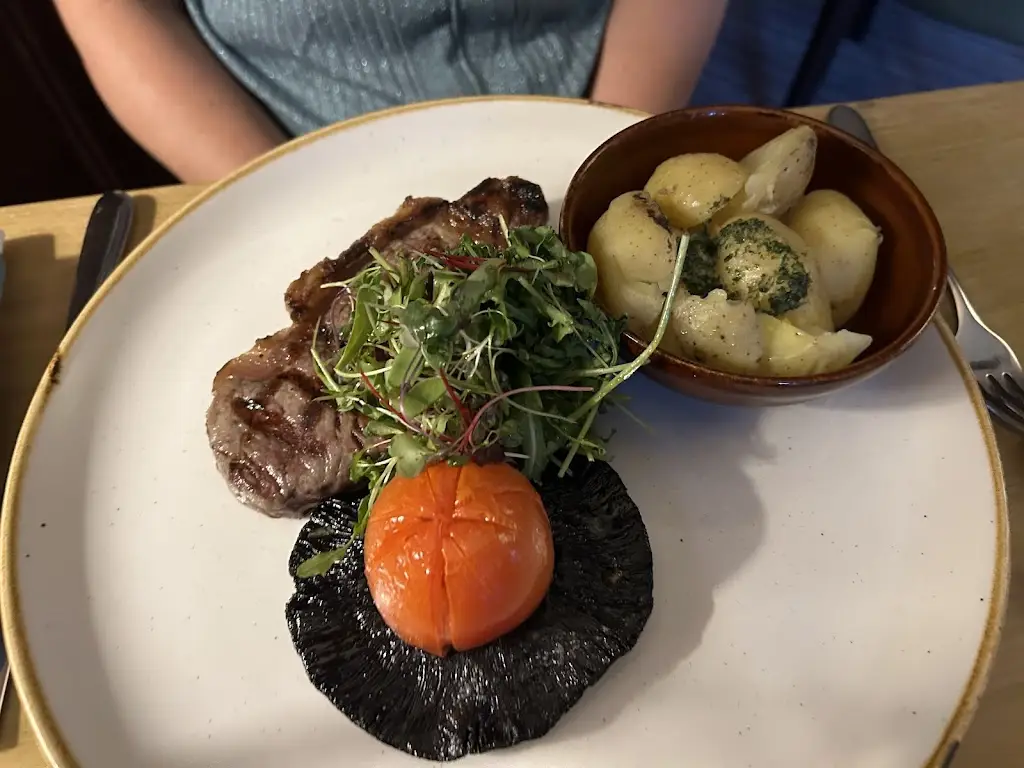 Steve calvert_Court Brasserie at Stonehouse Court_Eastington_review