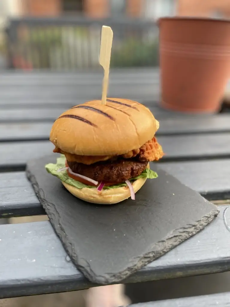 Kimberley Chalmers_Bisley House Bar and Grill_Eastington_review