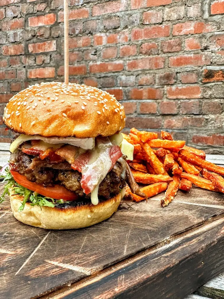 Bisley House Bar and Grill_Eastington_slider_image_3