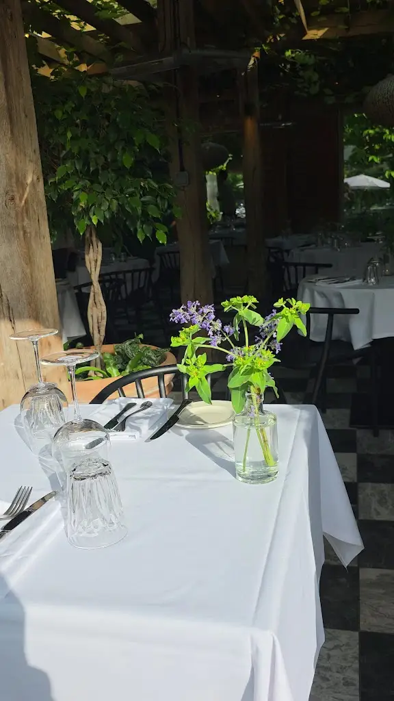 Updown | Hotel & Restaurant_Eastry_slider_image_2