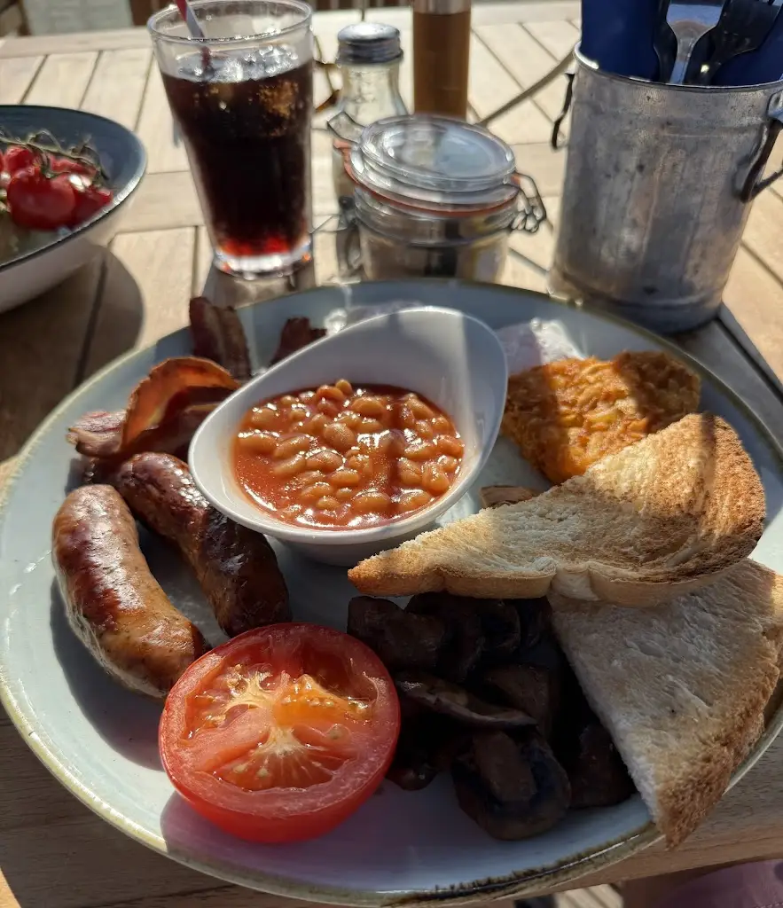 G Flinders_The Beach Deck_Eastbourne_review