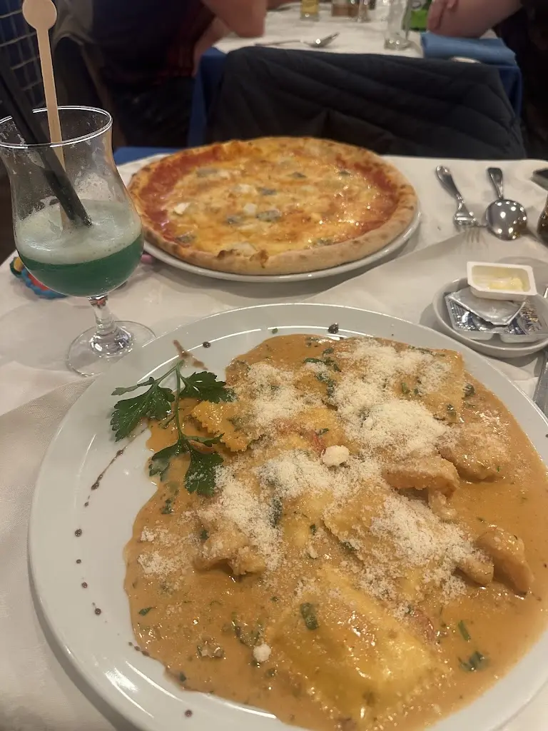 Pomodoro e Mozzarella_Eastbourne_slider_image_3