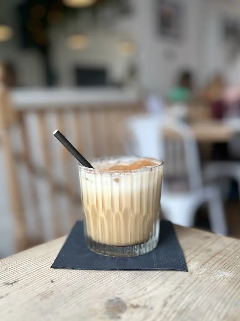 Raven Monz_Skylark_Eastbourne_review