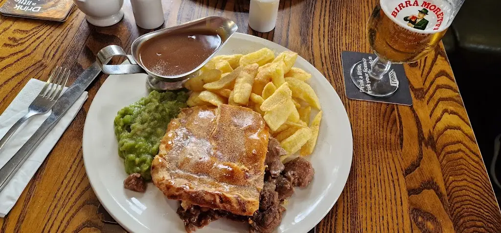 Eagle & Child Inn_Auckley_slider_image_3