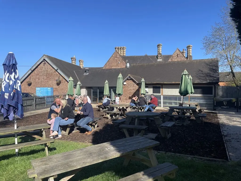 Benjamin Slocombe_Lamb Inn_Edgmond_recensione