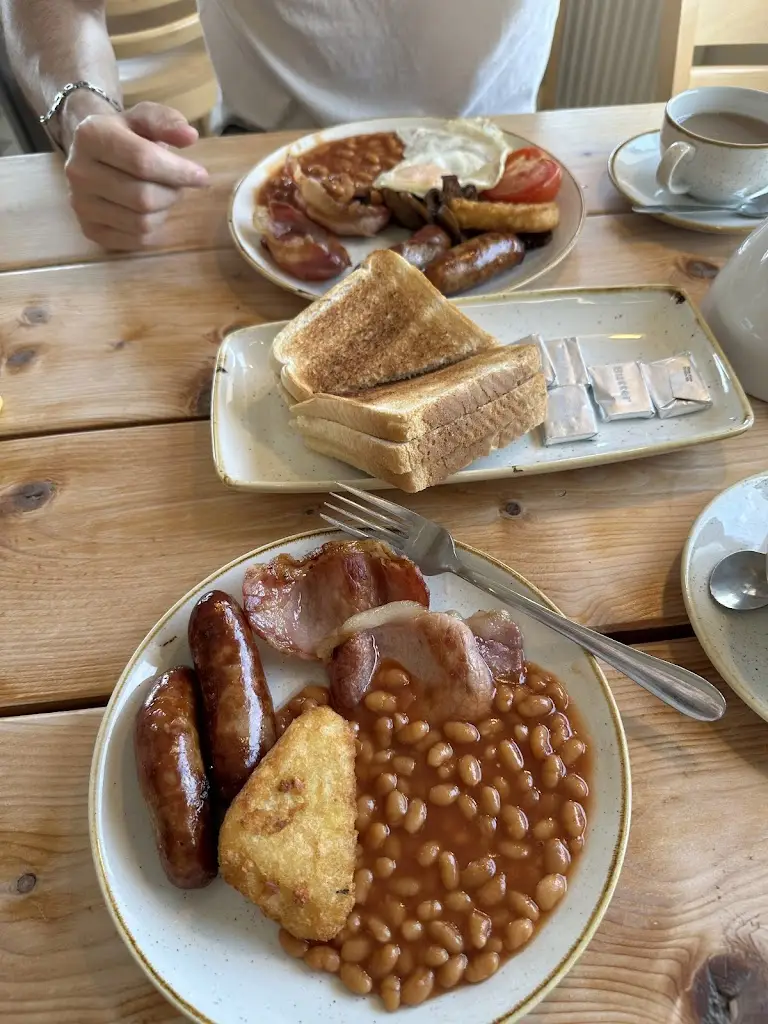 Tyler Thorpe_Anna's Happy Kitchen_Eastrington_review