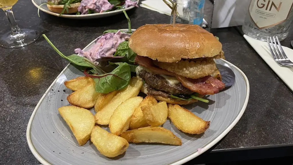 Leon Das_Bishop's_Eastrington_recensione